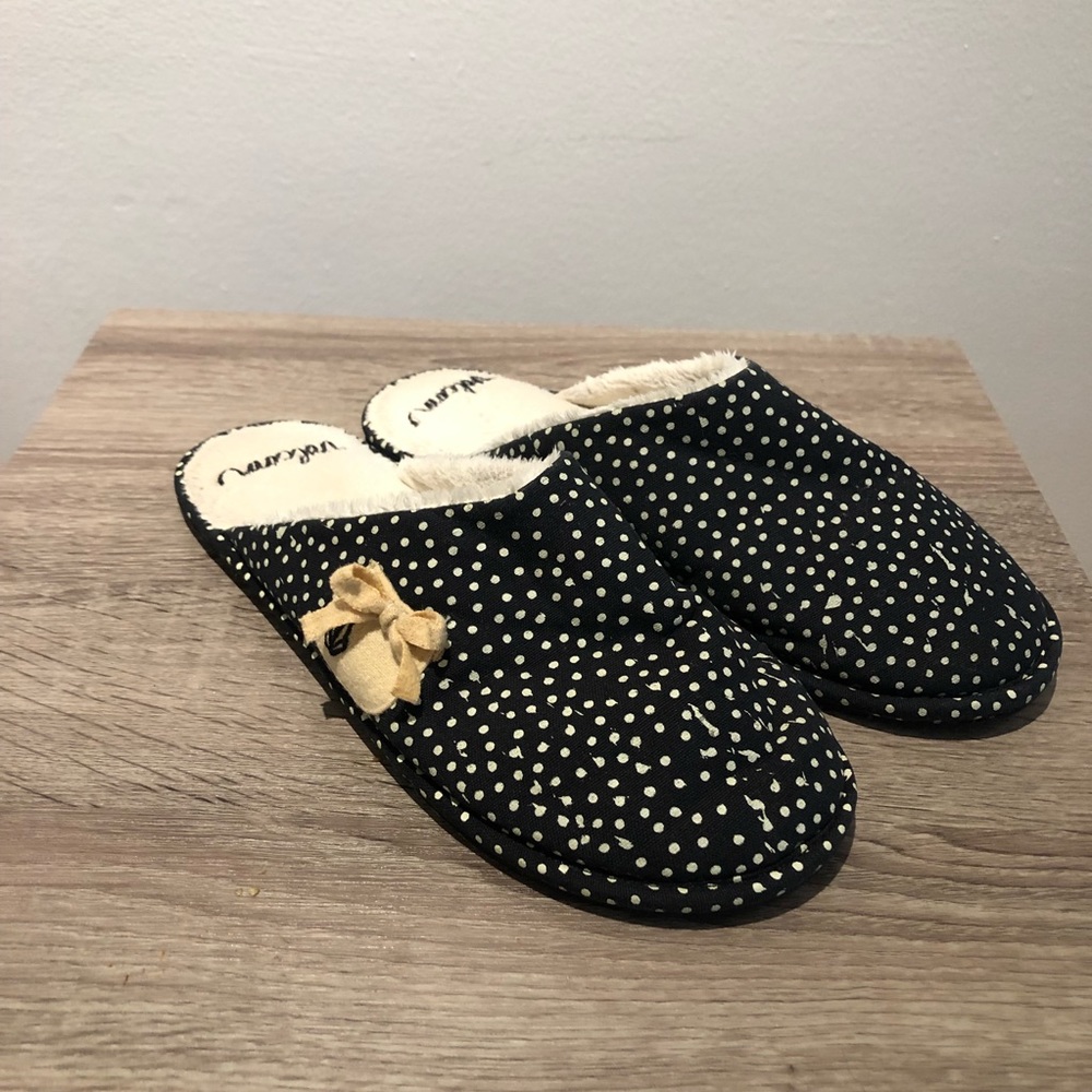 Volcom polka dot slippers